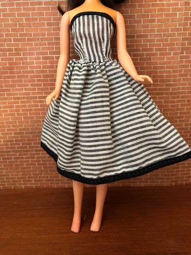 Dress for fashion doll such - 9",